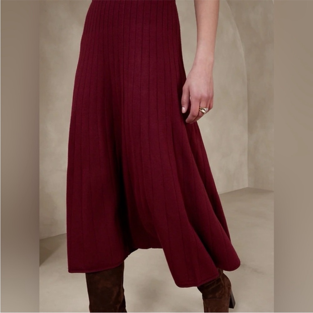 NEW Banana Republic 100% Extra Fine Merino Wool Dark Red Nezha Ribbed Midi Skirt - Picture 6 of 9
